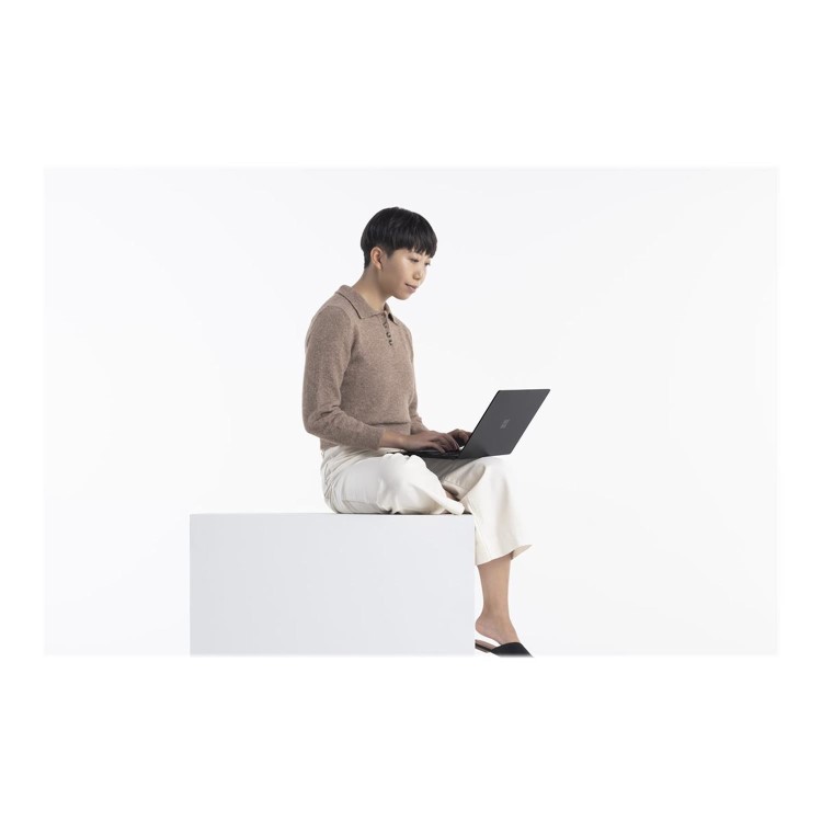 Microsoft Surface Laptop 4 Core i7-1185G7 8GB 512GB 13Inch Windows 10 Pro Touchscreen Laptop - Black