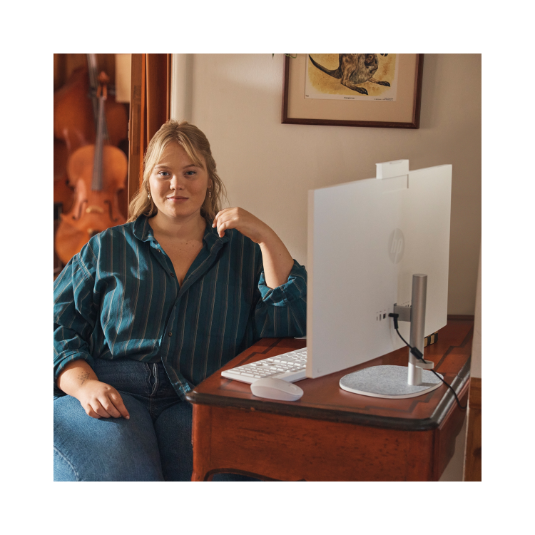 HP 27-cr0016na AMD Ryzen 5 7520U 16GB RAM 512GB SSD 27 Inch Windows 11 All-in-One PC