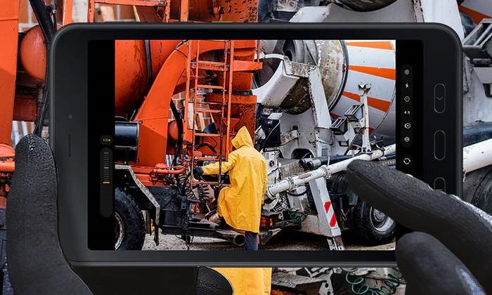 Touchscreen built for hands-on work